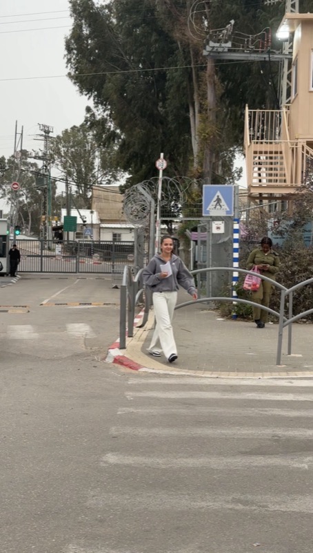 Юлия — момент выхода из военной тюрьмы в Израиле